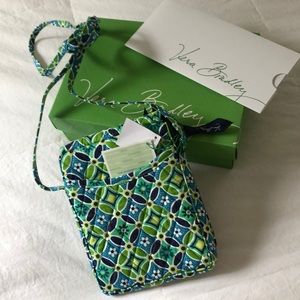 NWT Vera Bradley Crossbody/Daisy print 6.5” x 8.5”